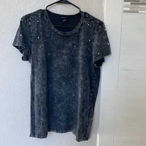 Torrid tee with faux pearl